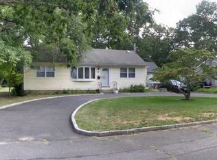 18 Marianna Pl, East Islip, NY 11730