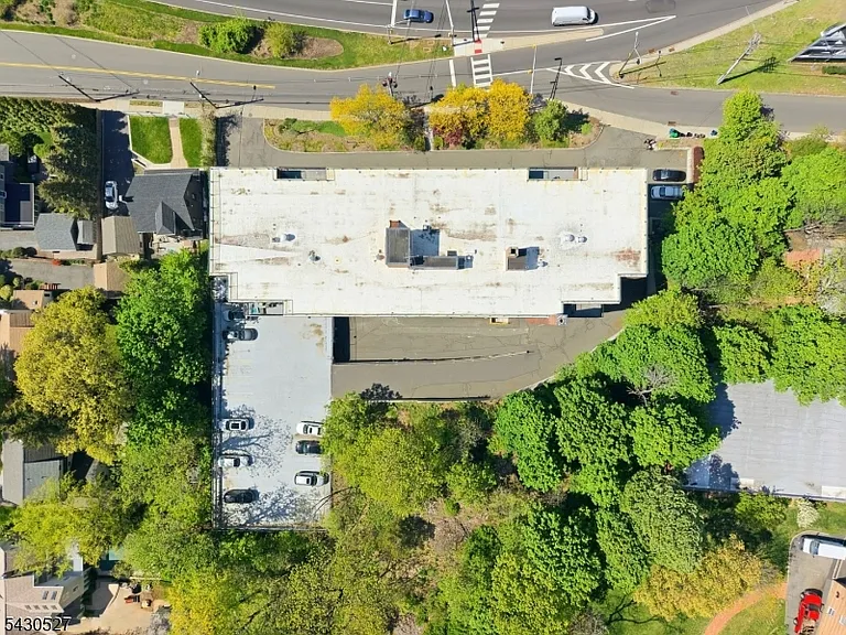415 Claremont Ave — Photo 41