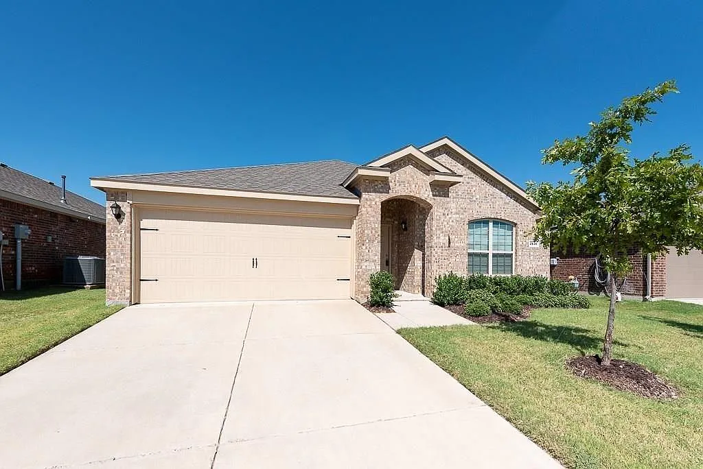 2126 Shady Glen Trl — Photo 1