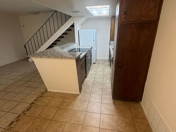 4th image of 805 Carro Dr #2