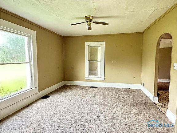 3rd image of 411 Fairview St