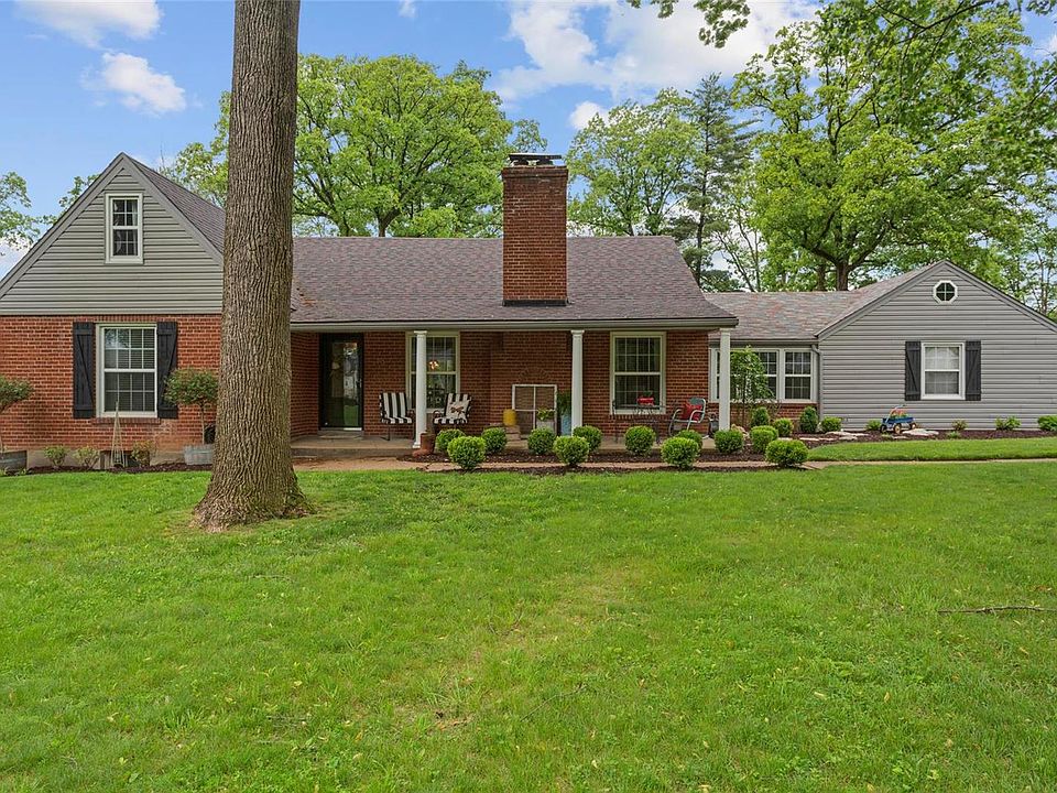 1st image of 15 Concord Ln