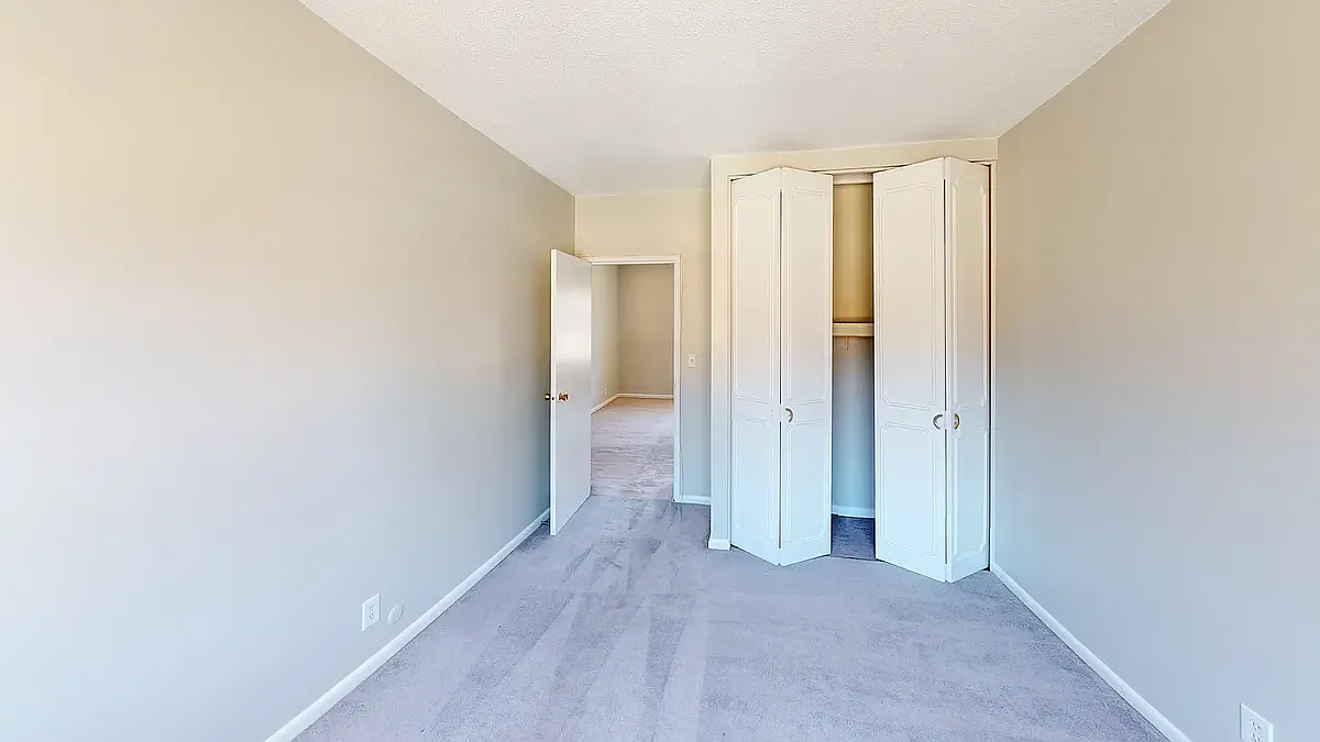 137 Lake Shore Rd — Photo 4