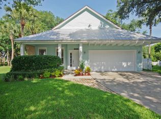 691 Paradise Ln, Atlantic Beach, FL 32233