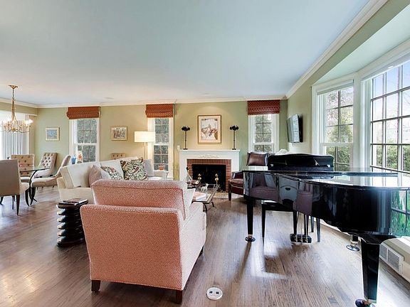 5th image of 105 Lakeside Pl