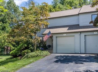 26 Minnisink Dr, Roseland, NJ 07068
