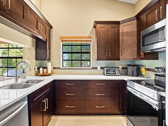 4th image of 112 Liberty Court #112