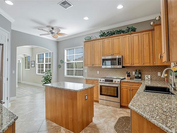4th image of 5904 Tarpon Gardens Cir APT 201