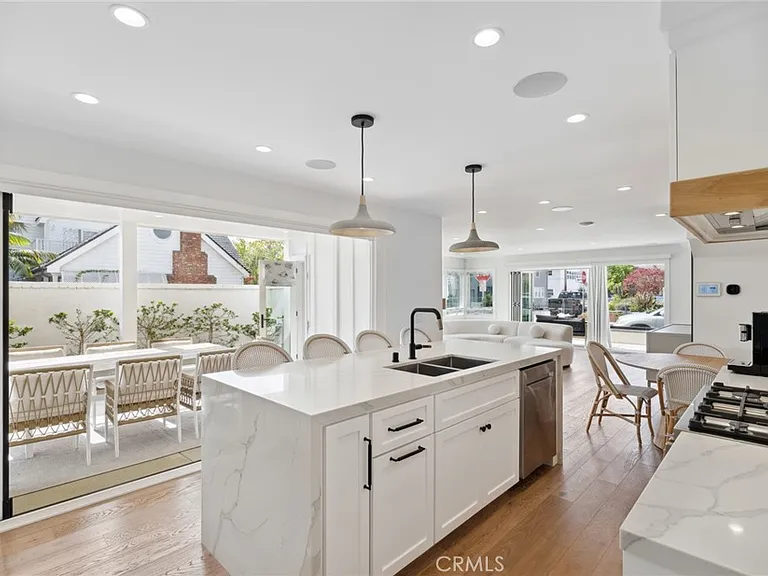 300 Coral Ave — Photo 10