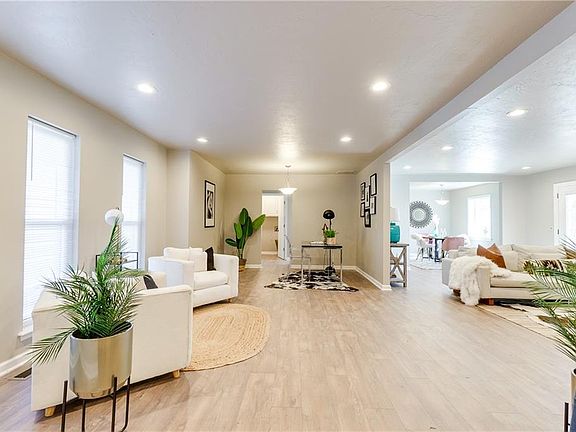 2nd image of 1500 Broadview Cir