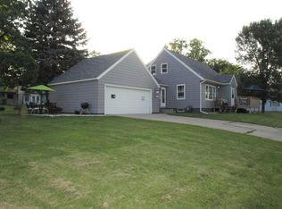 411 Columbia Ave, Morris, MN 56267