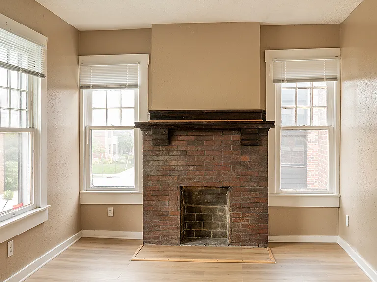 219 E 17th St #D4 — Photo 2