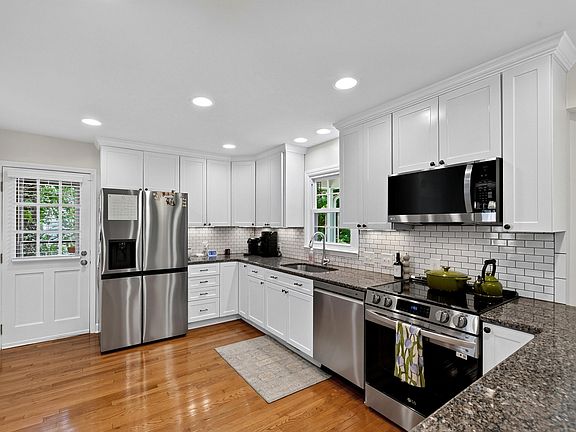 3rd image of 6201 Bramblewood Dr