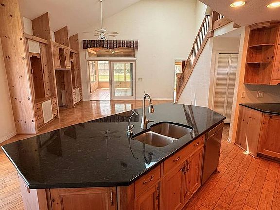 3rd image of 471 Plantation Dr