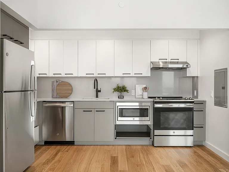 22-51 45th St #6E — Photo 2