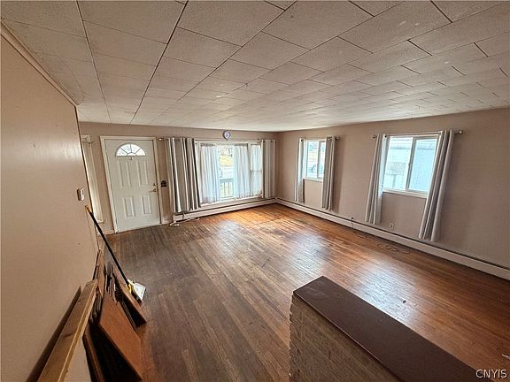 4th image of 831 Rider St