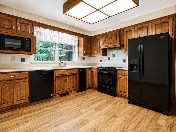5th image of 131 E Westchester Ct