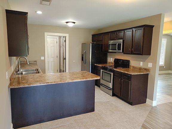 5th image of 6046 Lauren Ln
