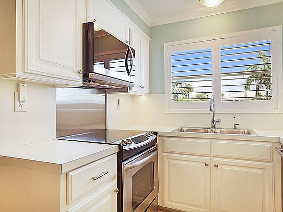 4th image of 700 NE HARBOUR Terrace #2310