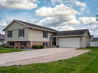 803 W Rickelman Ave, Effingham, IL 62401