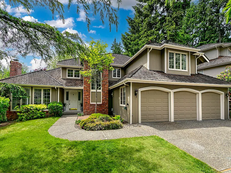 1911 224th Pl NE — Photo 2