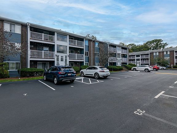 2nd image of 6 Woodcrest Ct APT 6
