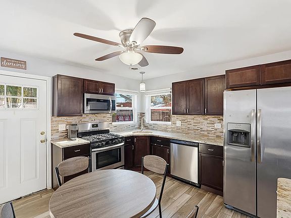 4th image of 8207 Rosewood Ct