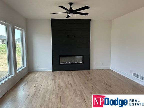 4th image of 5504 N 208th Ave