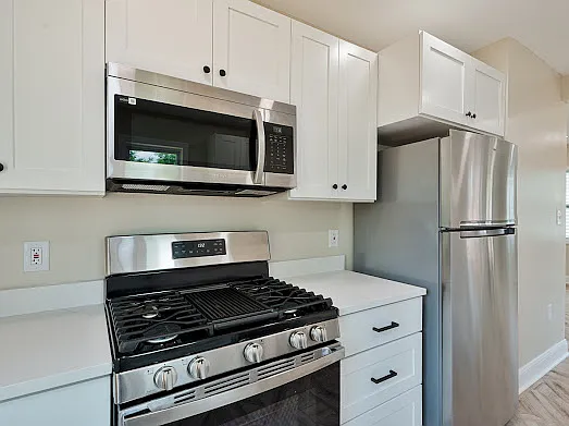 1405 Holt St — Photo 8