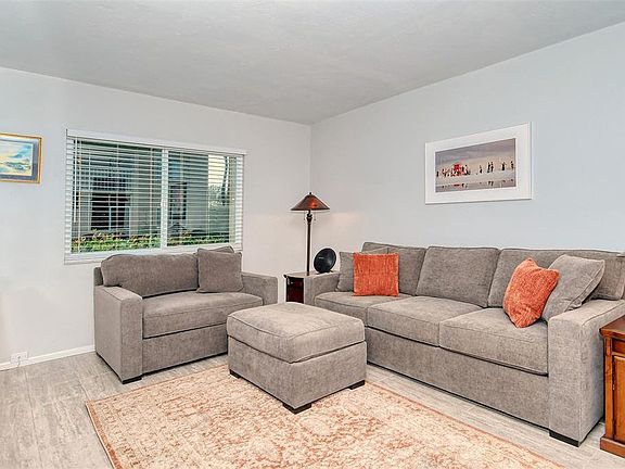 5th image of 1520 Glen Oaks Dr E Unit 152