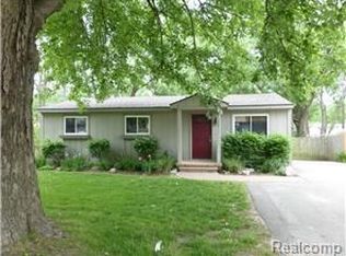 1124 Miller Rd, Lake Orion, MI 48362