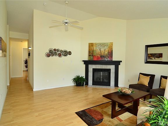 3rd image of 2413 Prospect Ave NE