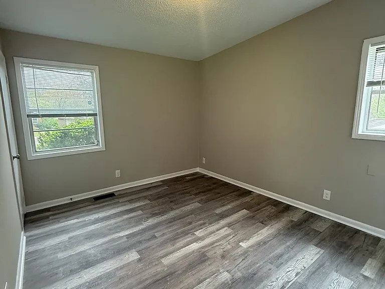 913 Daniel Cir — Photo 8