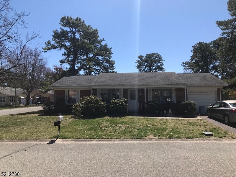 1st image of 5 Jefferson Ln