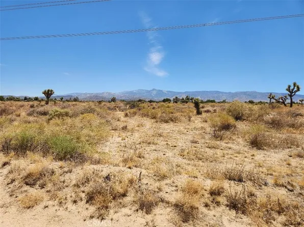 1 Coyote Rd, Phelan, CA 92371