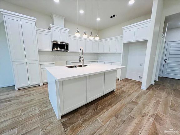 2nd image of 3821 Revilla St