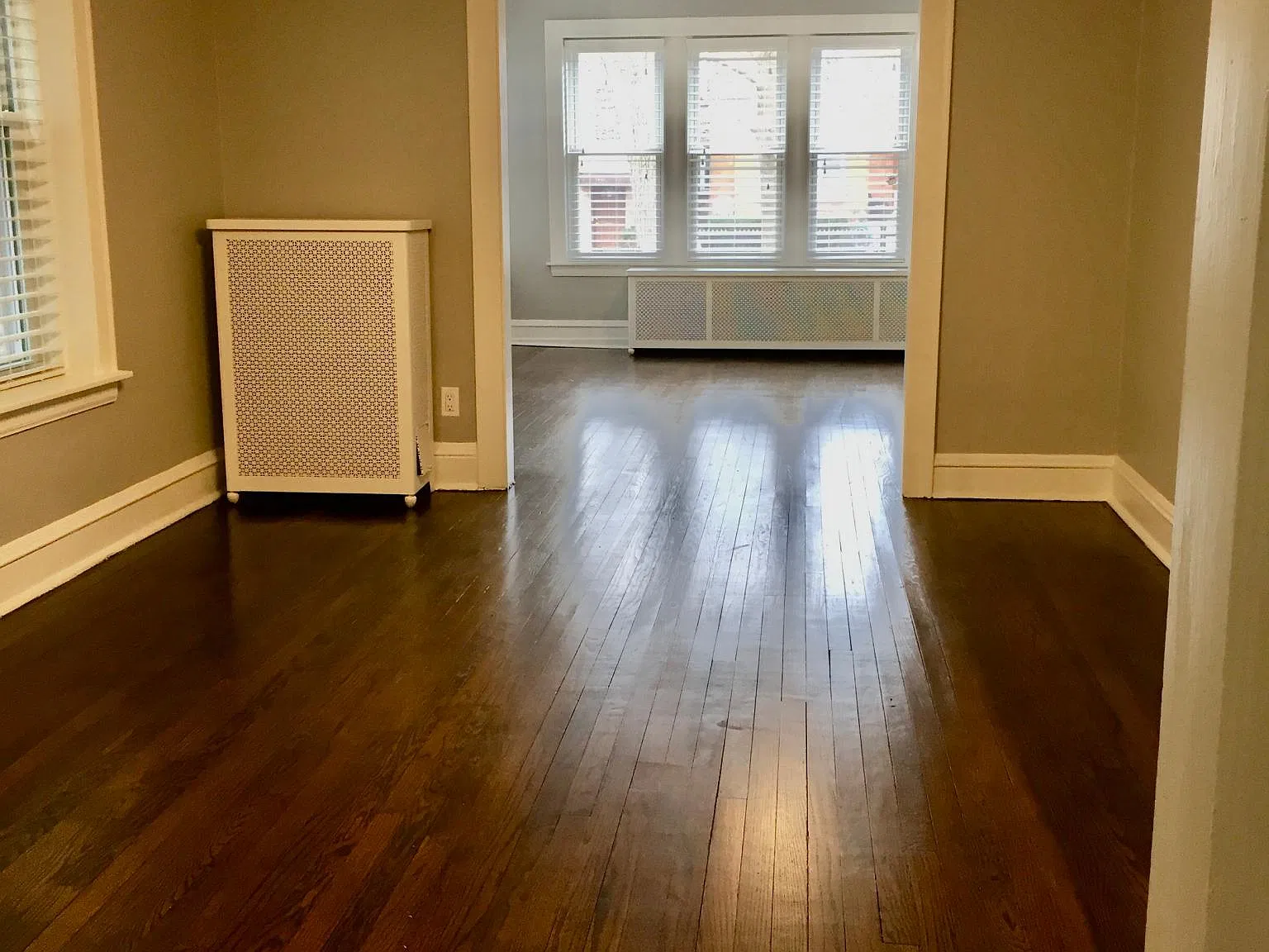 5447 N Sawyer Avenue — Photo 3