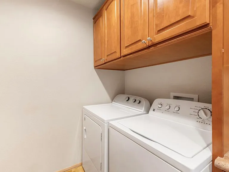 3112 Riviera Pl NE — Photo 3