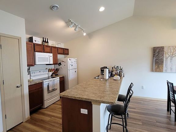 3rd image of 2872-2874-2876 N Pleasant View Rd #202