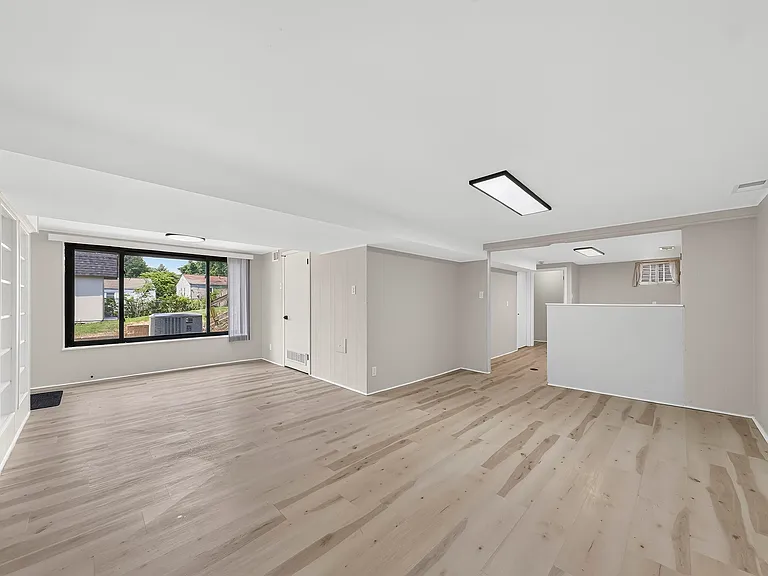 437 Warfield Ave — Photo 35