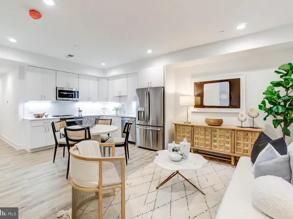 2217 40th Pl NW APT 2, Washington, DC 20007