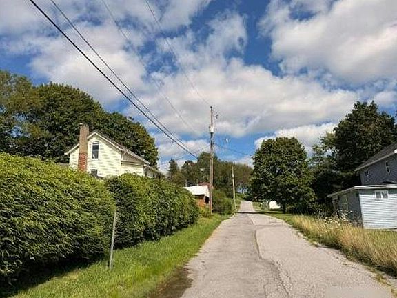 5th image of 600 Devlin St
