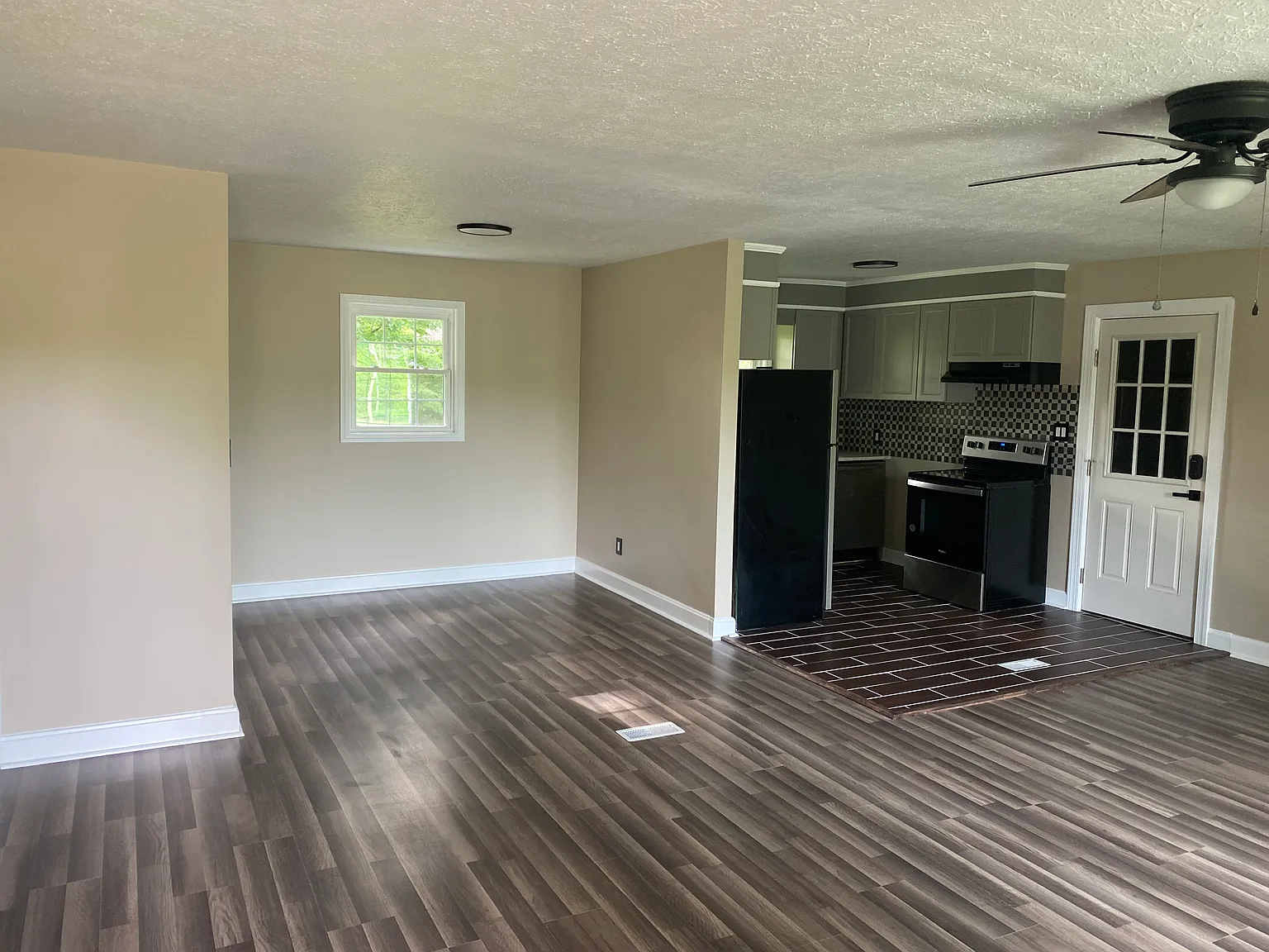 2 bed, 1150 sqft, $1,500 — Photo 2