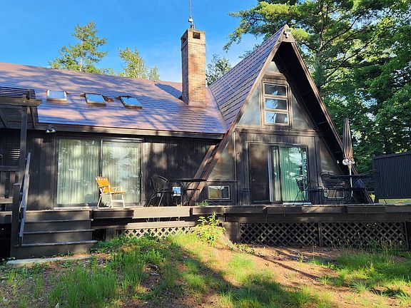 3rd image of 743 Washington Drive