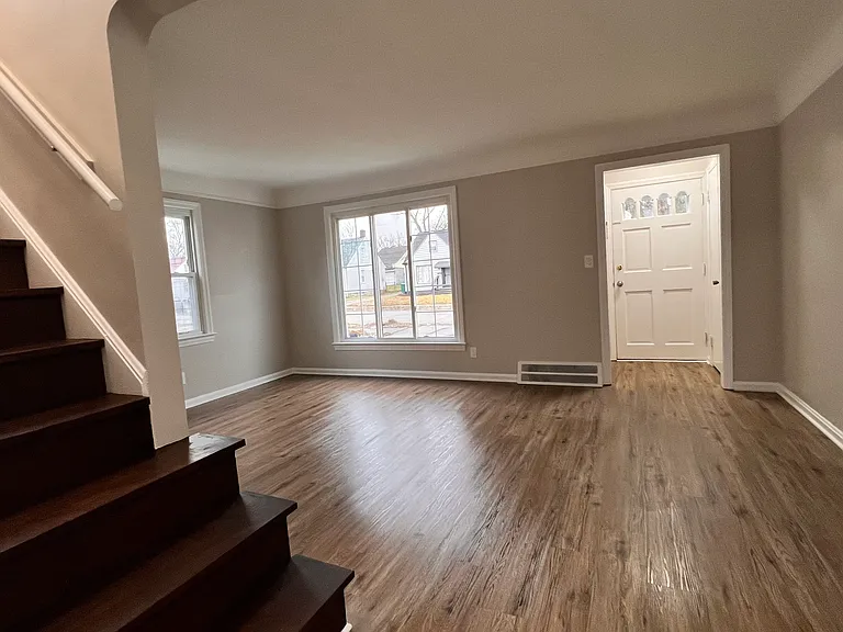 5128 Catherine St — Photo 6