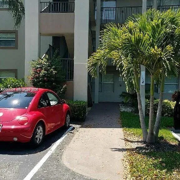 550 SW 137th Ave #101L — Photo 2