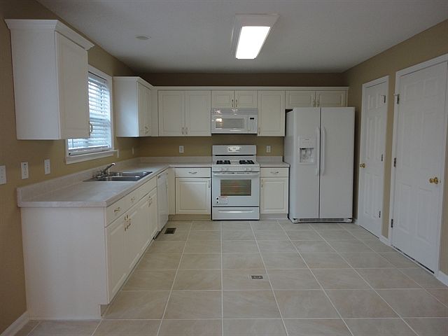 2nd image of 47 Trotters Way #0