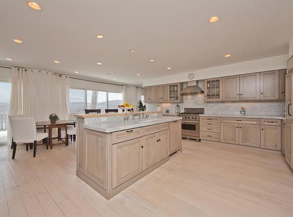 4th image of 15 Reynolds Ln