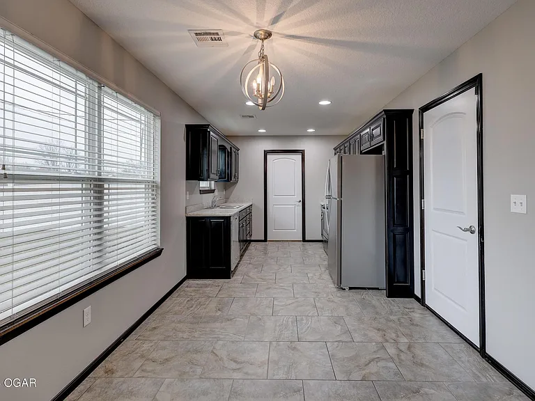 1233 Montana Pl — Photo 12