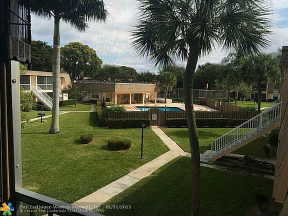 French Quarter in Plantation, Florida:  Tranquility Awaits!